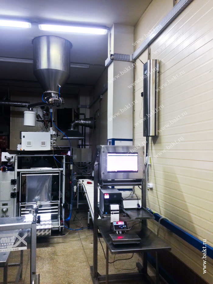 Фото установленного рециркулятора Аэролит-200 для обеззараживания  воздуха в производственном цехе компании «Крист»