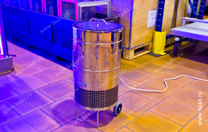 Комбинированный бактерицидный облучатель-рециркулятор «Светолит Аэро-50» имеет колеса для транспортировки к месту обеззараживания